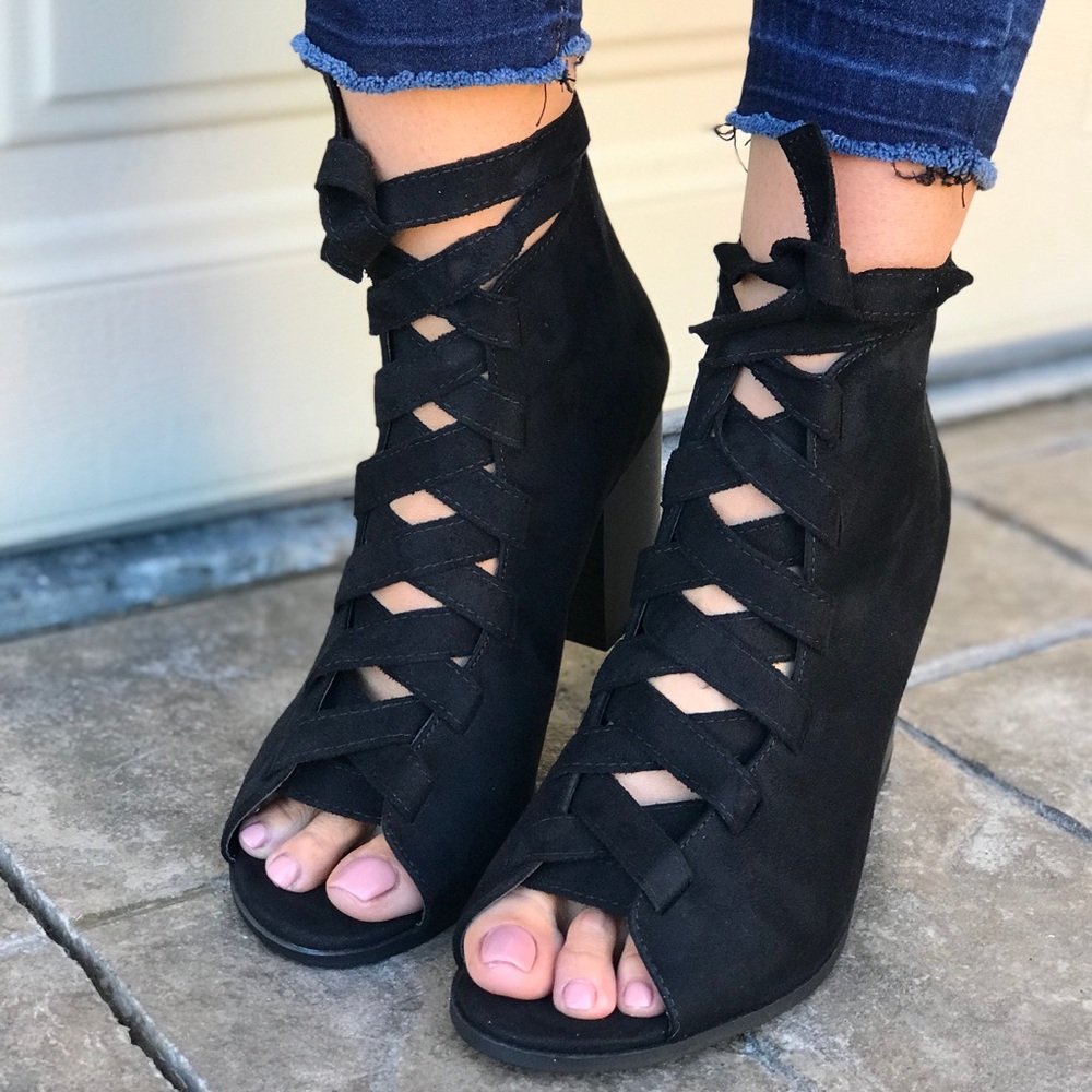 Chunky Ribbons Lace Up Gladiator Block Heel Bootie - Picture 3 of 5